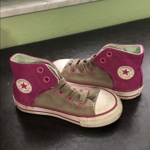 Converse toddler girl size 7 high top sneakers.